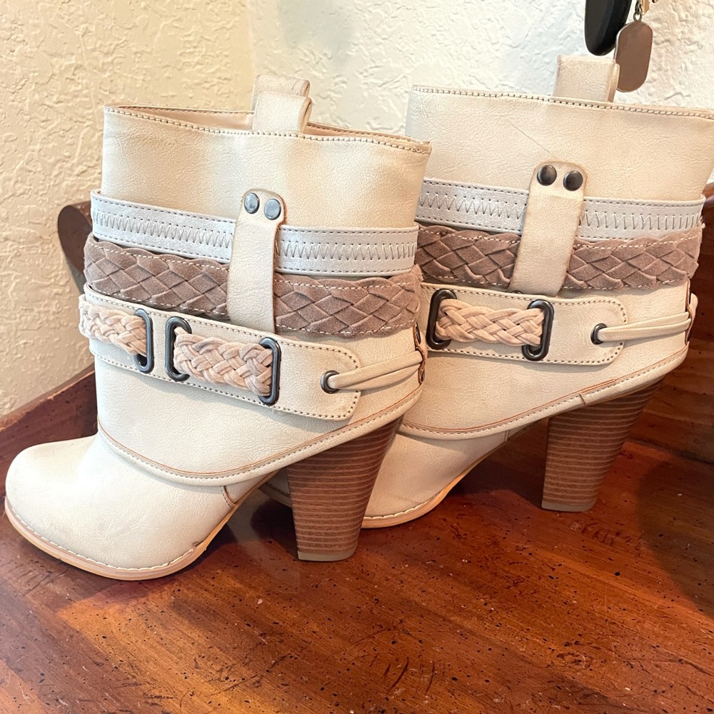 Size 7 Tan Boots